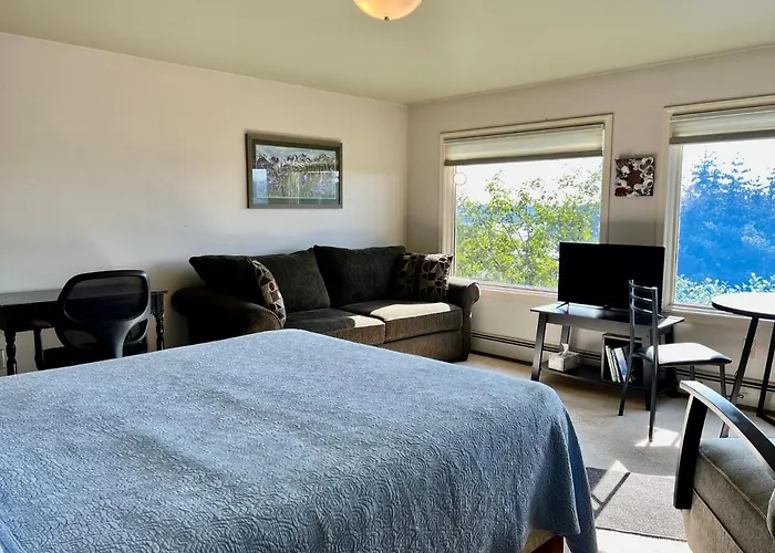 The Peregrine Suite - Comfort And Luxury In The Heart Of Kodiak